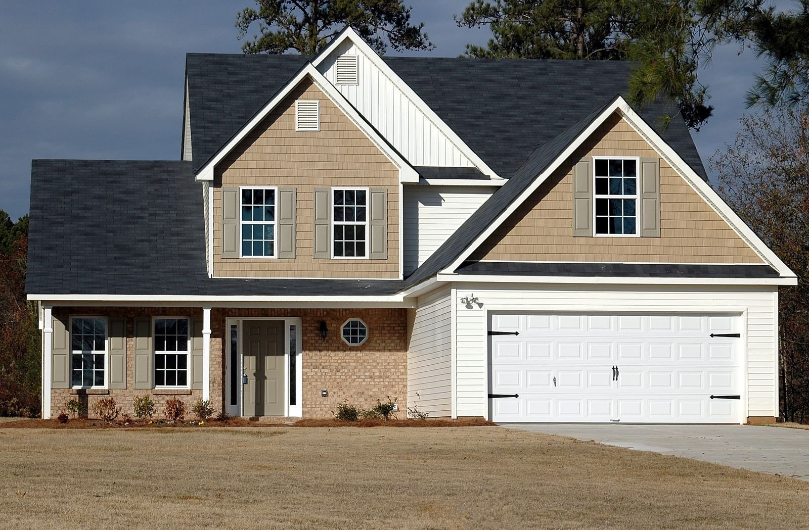 Residential home exterior in a Frederick, MD neighborhood served for discreet biohazard cleanup